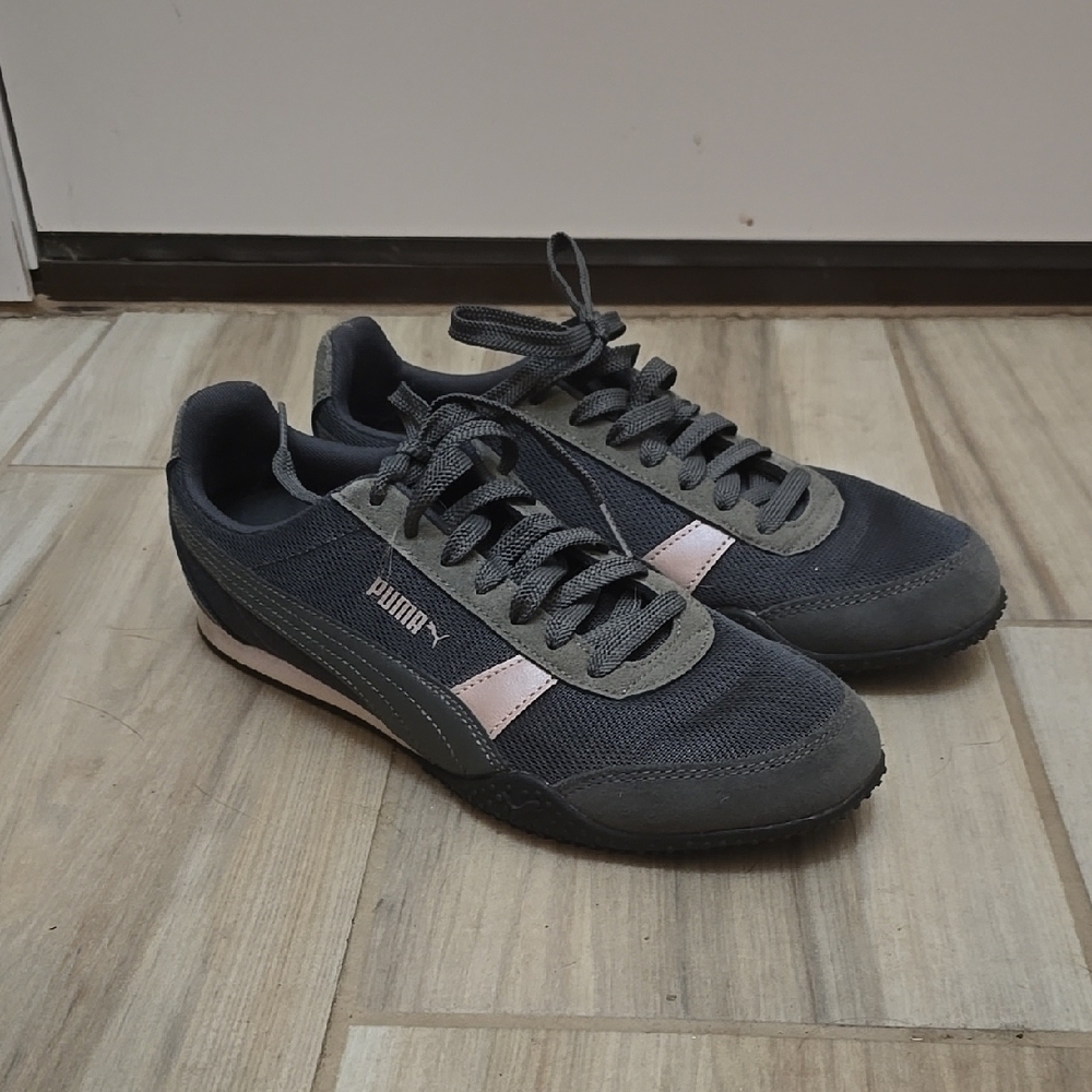 Puma Gray and Pink Sneakers Sporty Design